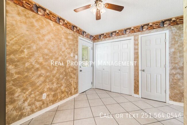 Building Photo - 9631 Royal Woods Dr N