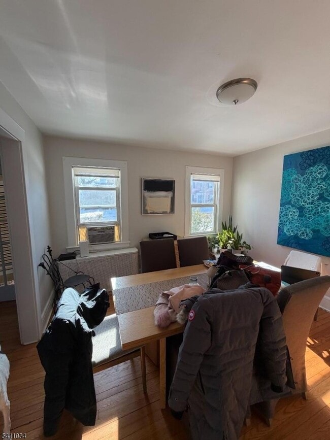 Foto del edificio - 664 Valley Rd