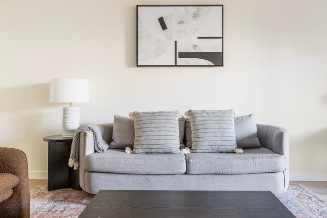 Foto del edificio - 2721 Midtown Ct