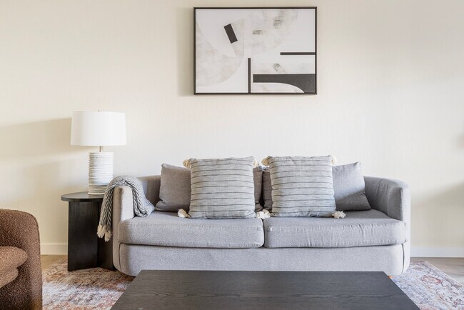 Foto del edificio - 2721 Midtown Ct