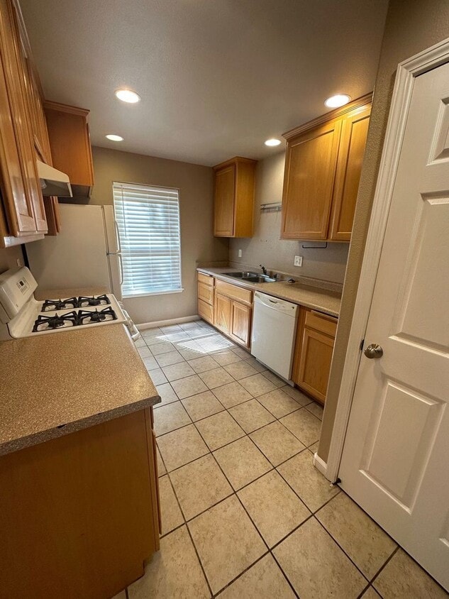 Foto principal - 1149 W 3rd St