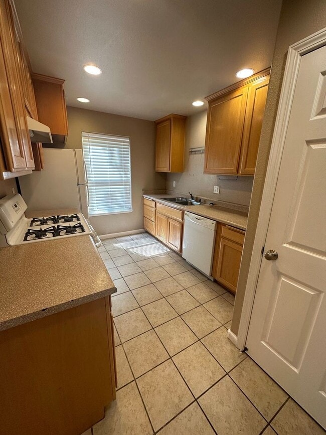 Building Photo - 1149 W 3rd St