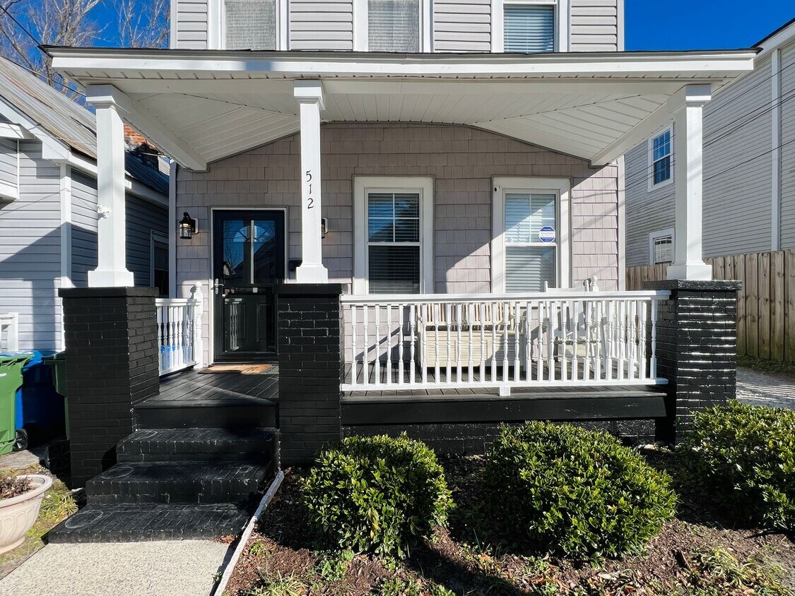 Foto principal - Beautifully refinished home!