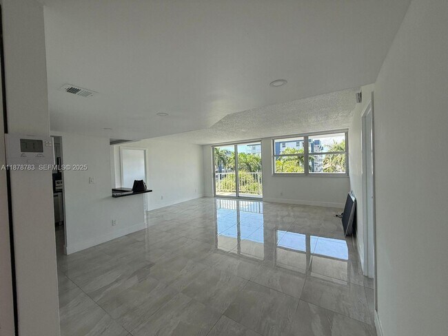 Foto del edificio - 16546 NE 26th Ave