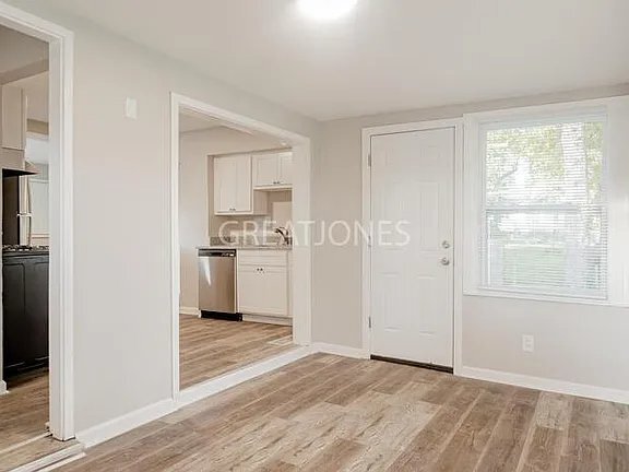 Foto del edificio - 10900 Pear Tree Ln