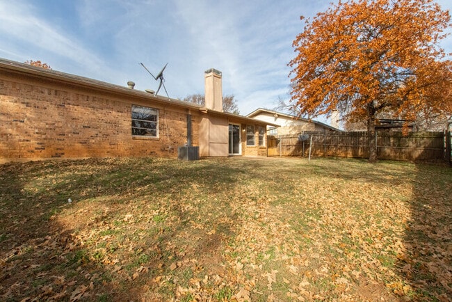 Building Photo - 1112 Autumn Oak Dr