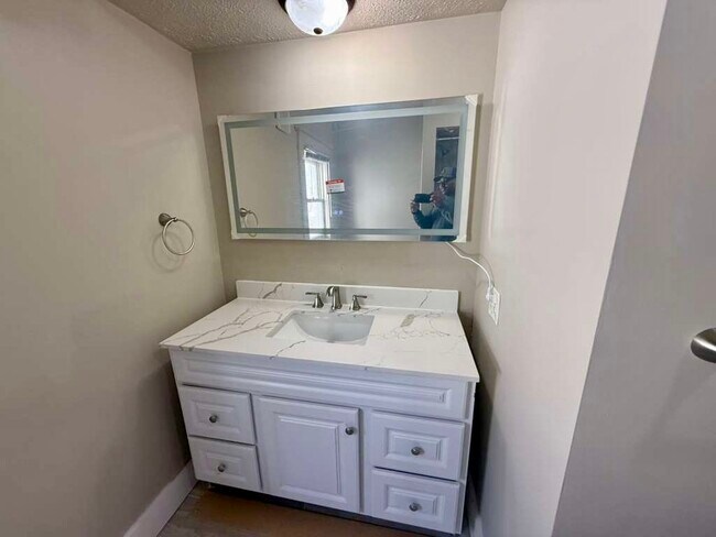 Foto del edificio - 25 N Colorado Ave