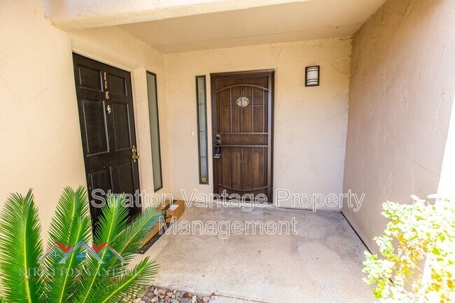 Foto del edificio - 9270 E Mission Ln