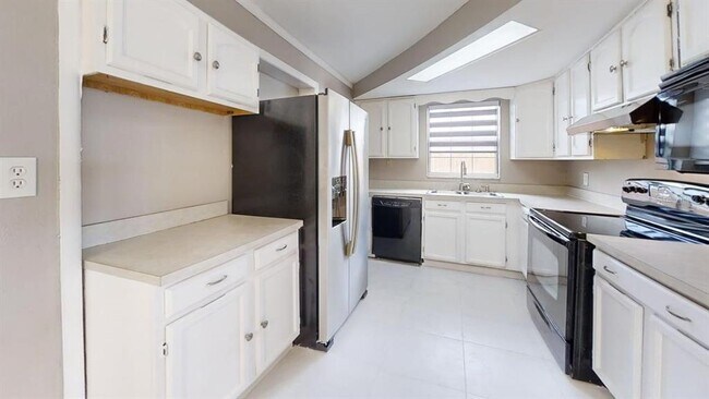 Foto del edificio - 3136 Huntington Rd