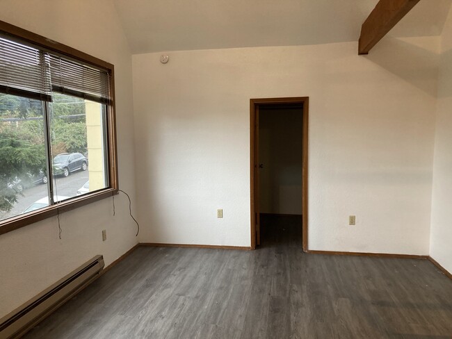Building Photo - 1211 E Olive St