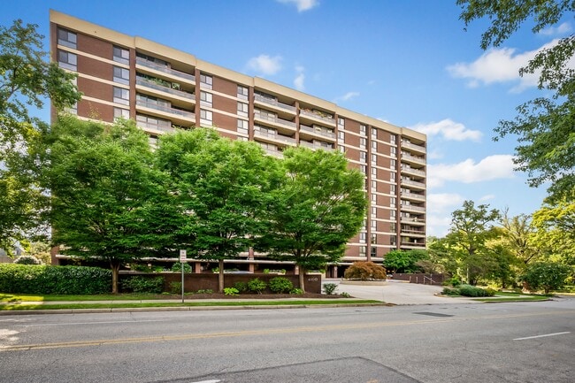 Building Photo - 4100 N Charles St