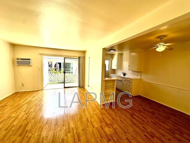 Foto del edificio - 5748 Hazeltine Ave