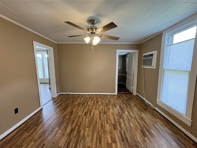 Building Photo - "Charming 2-Bed Retreat in Sharon, TN – Co...