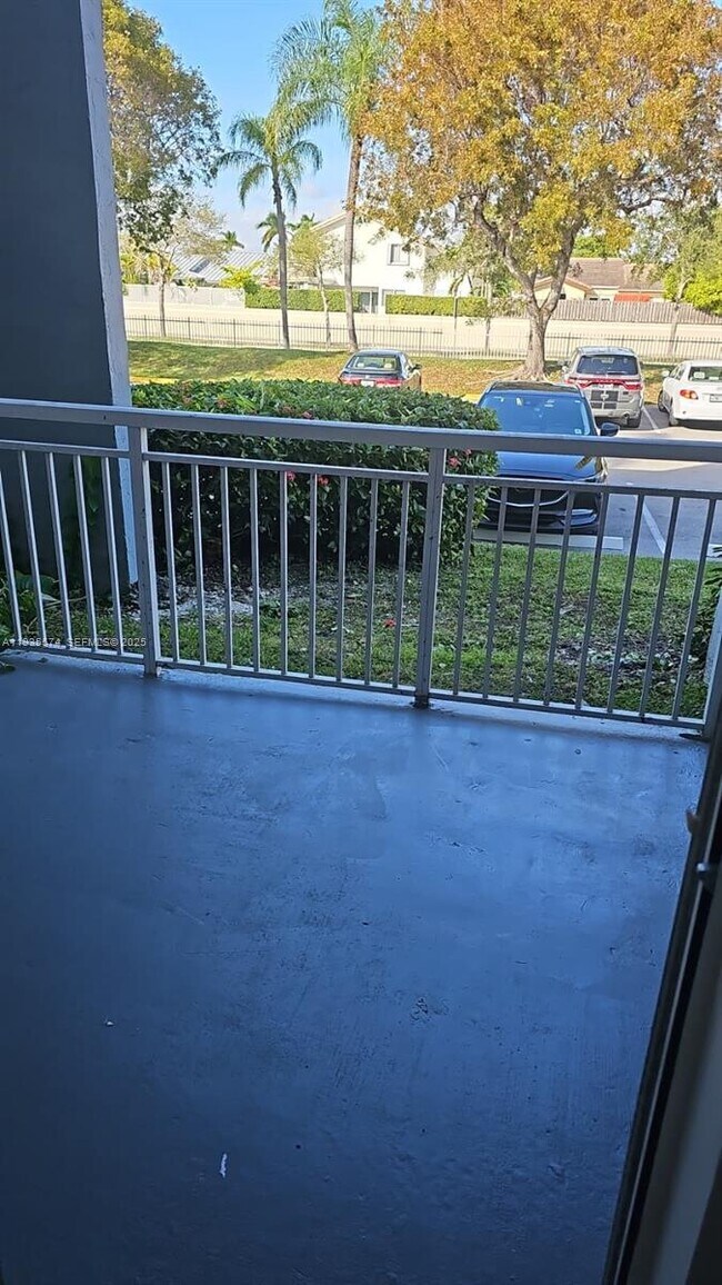 Foto del edificio - 8540 SW 212th St