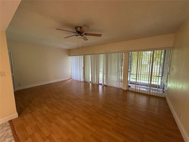 Foto del edificio - 8005 Lagos de Campo Blvd