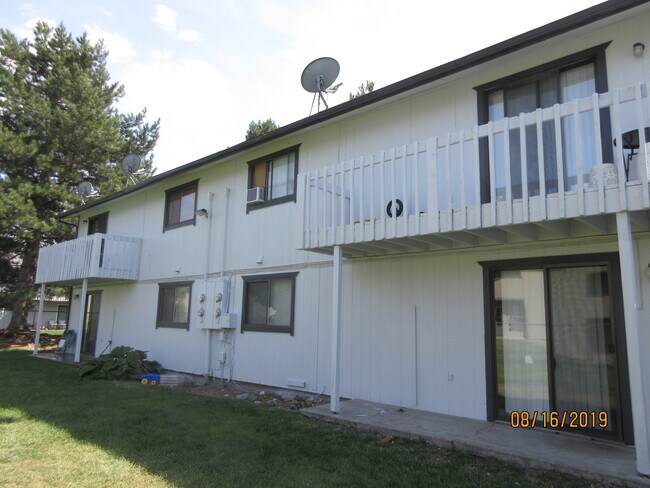 back decks and patios - 13101 E Alki Ave