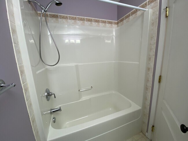 Photo du bâtiment - 9007-9111 111 Ave