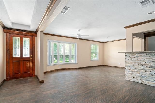 Building Photo - 6907 Thornwood Dr