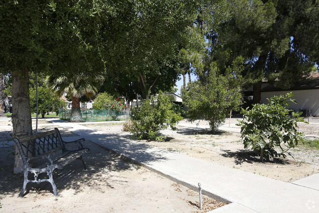 Terrenos para jardinería* - Villa Hemet