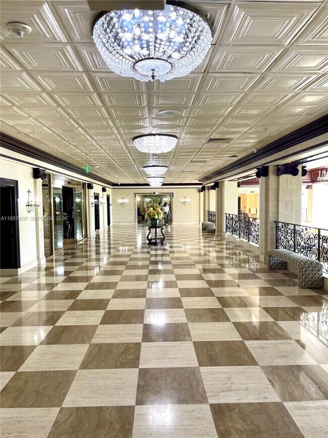 Building Photo - 2030 S Ocean Dr