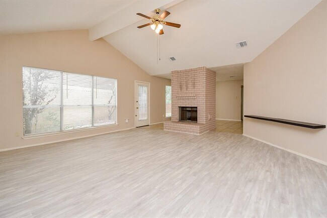 Foto del edificio - 1811 Grassland Ct