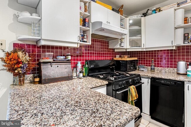 Building Photo - 1905 Rodman St