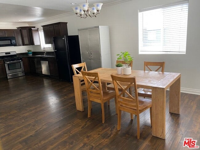 Building Photo - 1253 W 35th St