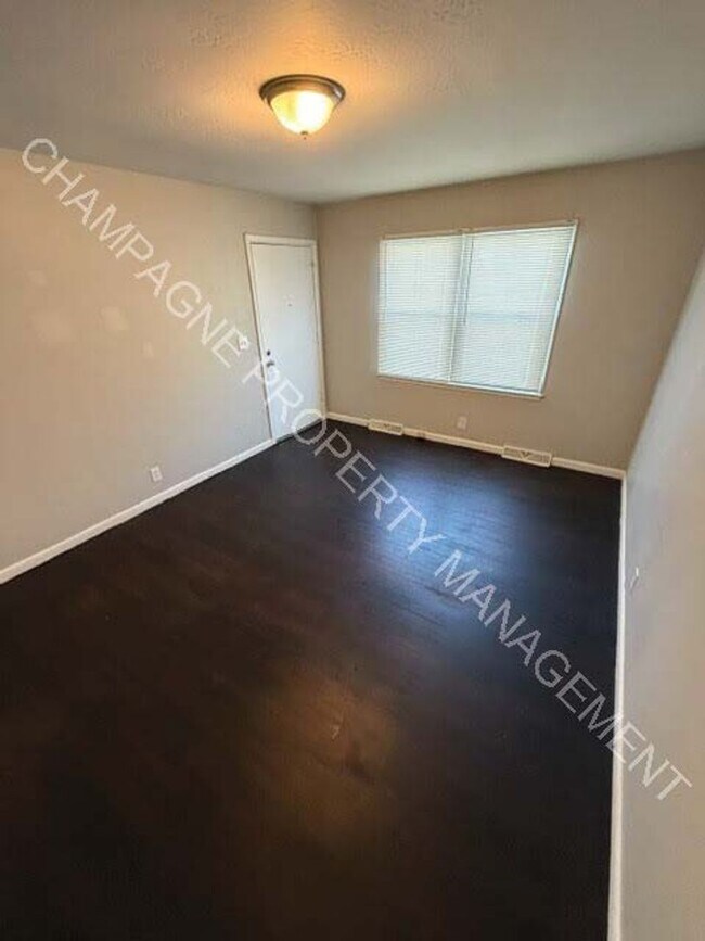 Foto del edificio - 615/617 Deweese St