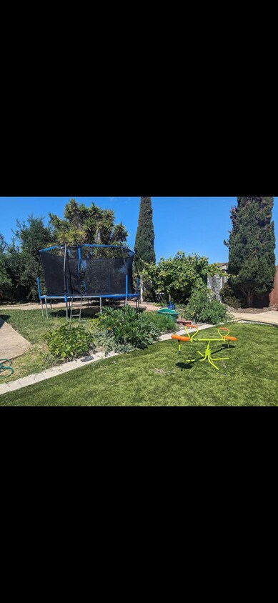 Foto del edificio - 7897 Shorehaven Ave