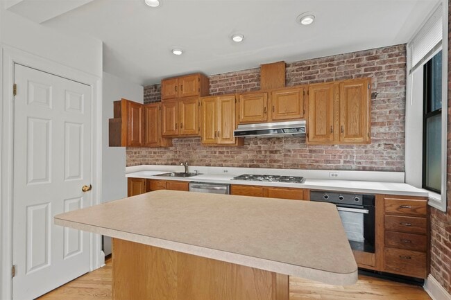Building Photo - 163 14th St