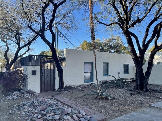 Foto del edificio - 2548 E 3rd St
