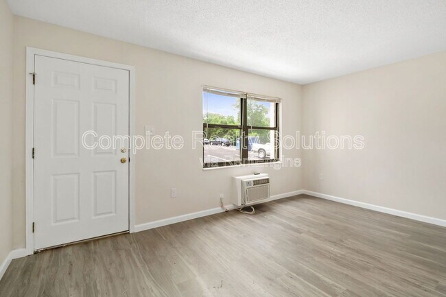 Foto del edificio - 790 Country Aire Ct