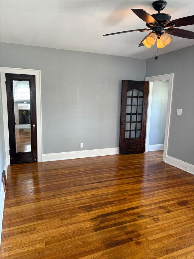 Foto del edificio - 2163 Atkins Avenue