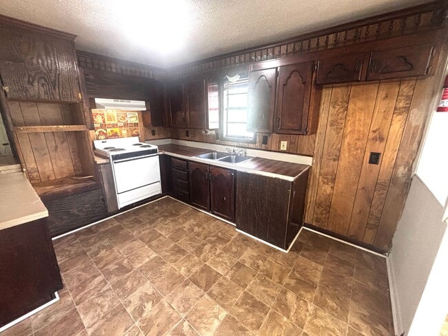 Building Photo - 4 Bedroom Home In Lafayette!