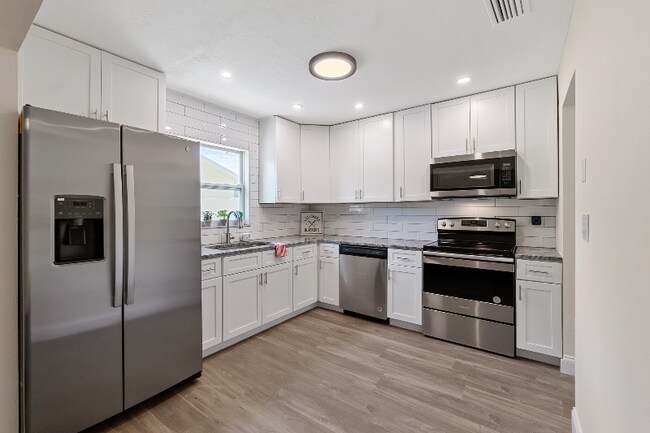 Building Photo - 47 Farragut Dr