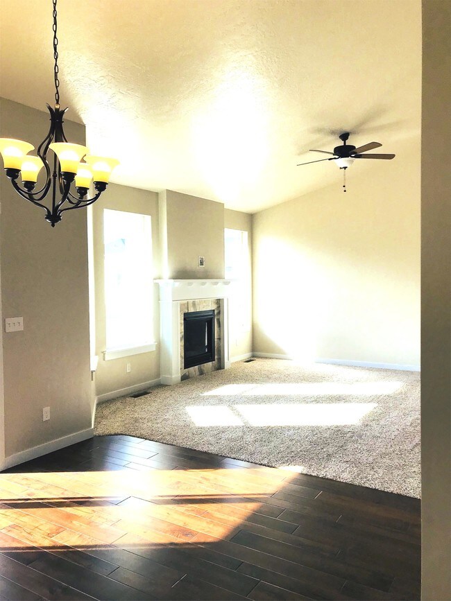 Foto del edificio - 6705 E Thornton St