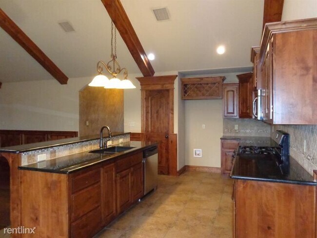 Building Photo - 3 br, 2 bath House - 12110 East 69th Stree...