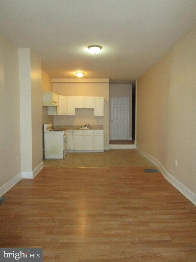 Building Photo - 3047 Frankford Ave