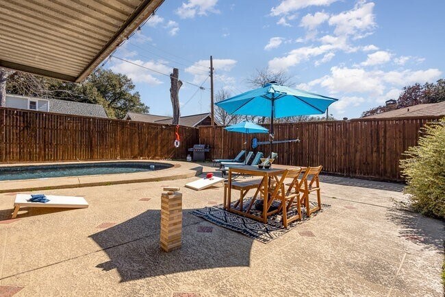 Building Photo - 2404 Crestview Cir