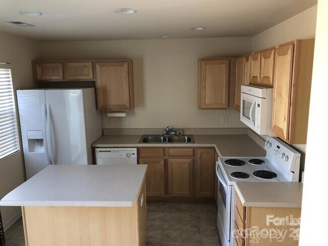 Foto del edificio - 11138 Derryrush Ave