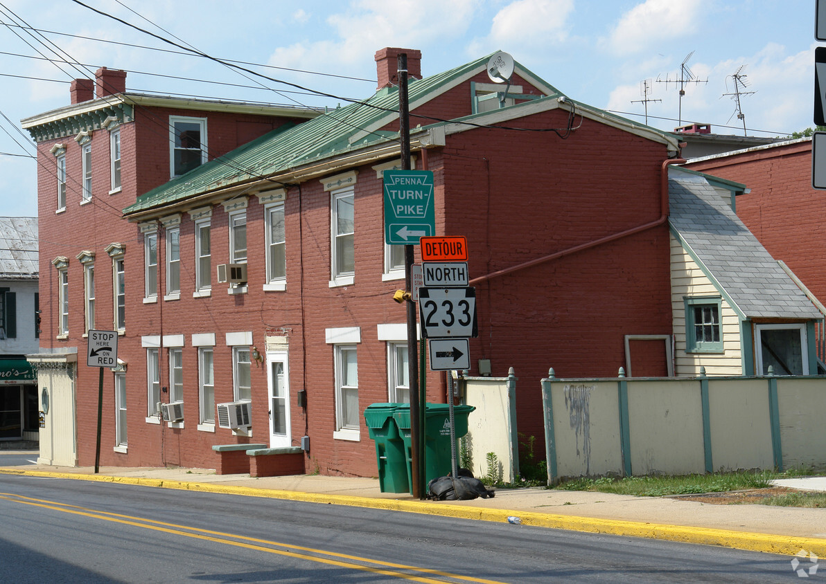 Building Photo - 2 E Main St