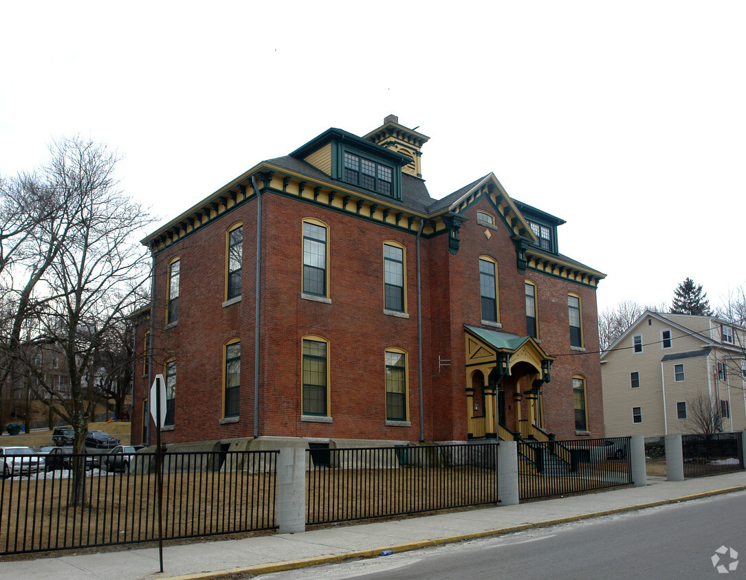 Primary Photo - 320 Grove St