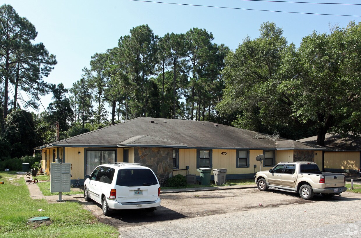 Primary Photo - 470 Crow Rd