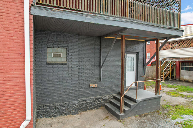 Rustic Entrance to Apartment - 445 N Mechanic St