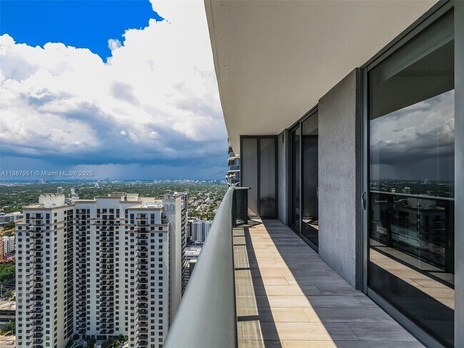 Foto del edificio - 45 SW 9th St