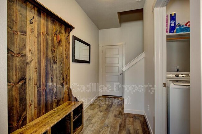 Building Photo - 4930 W Sands Basin Dr