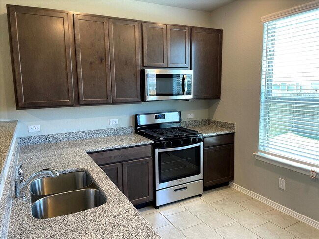 Building Photo - 25530 Valverdant Ct