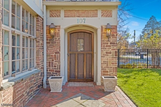 Foto del edificio - 107 Clinton Ave