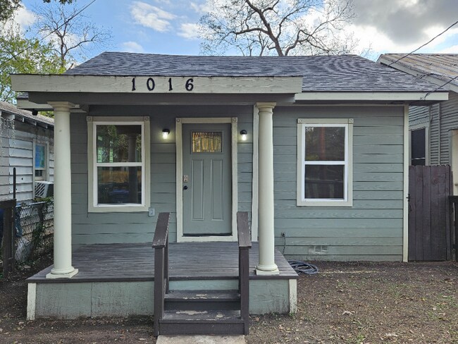 Foto del edificio - 1016 Center St