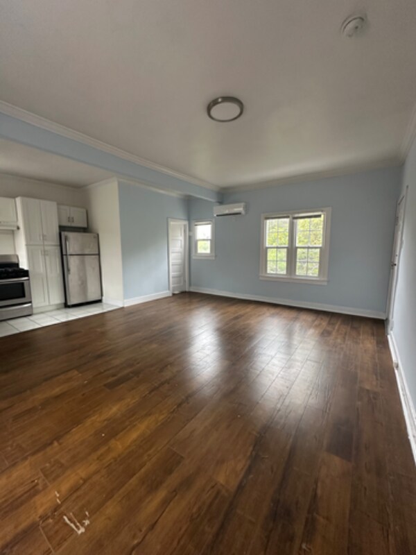 Foto del edificio - 927 1/2 Parkman Ave